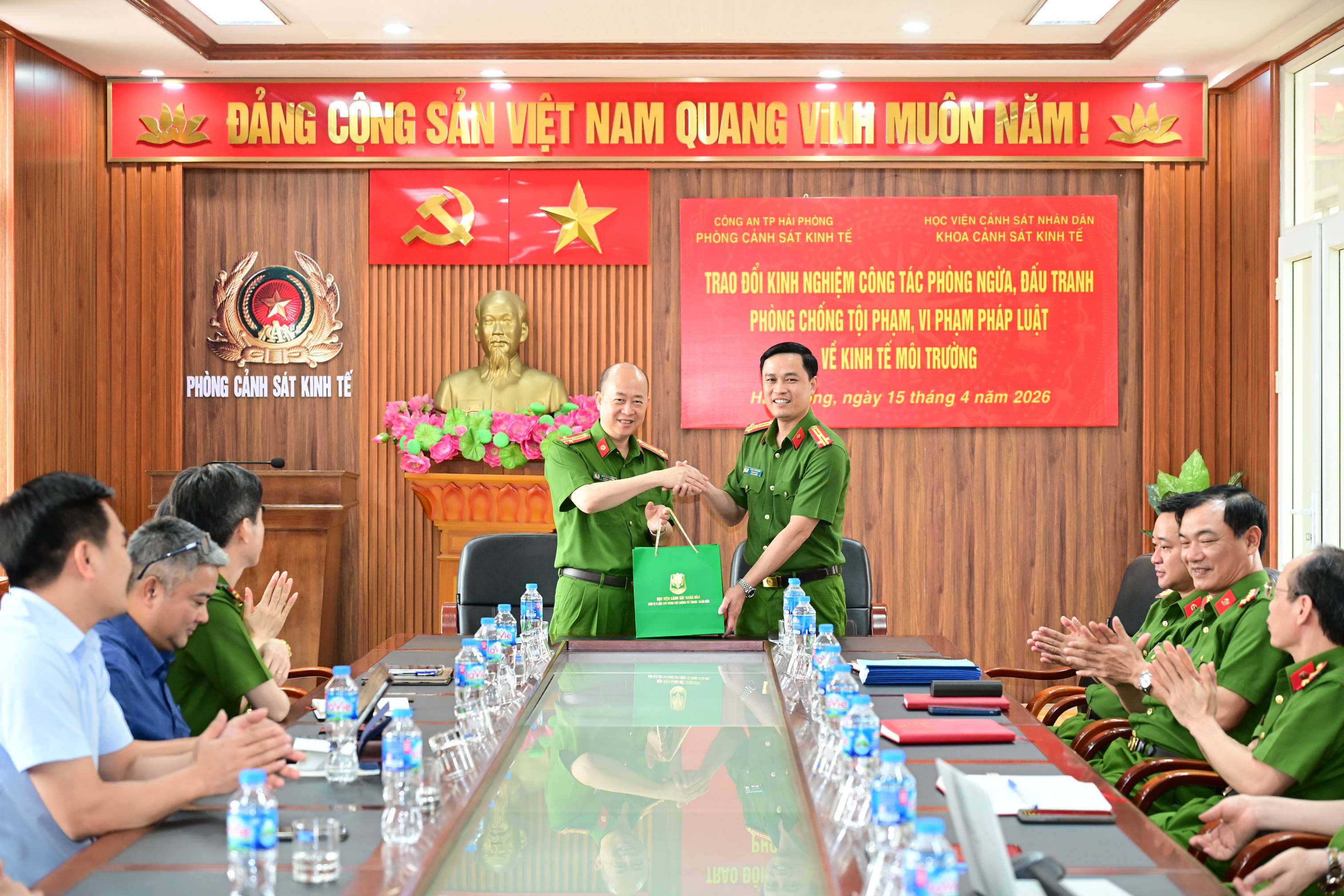 Trao đổi kinh nghiệm giữa Phòng Cảnh sát kinh tế - Công an thành phố với Khoa Cảnh sát kinh tế - Học viện Cảnh sát nhân dân